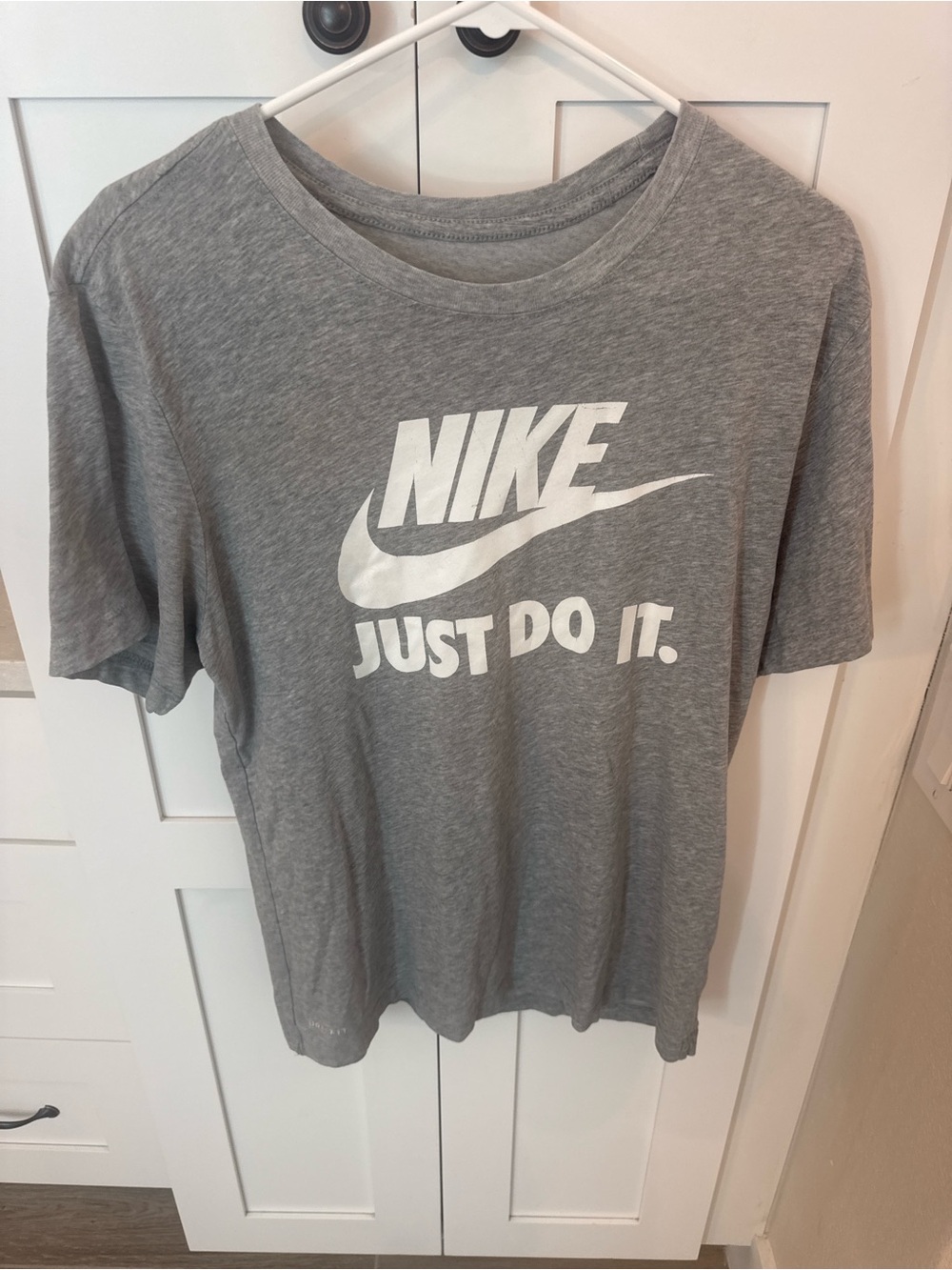Nike Men’s Medium Gray 'Just Do It.' Logo Tee